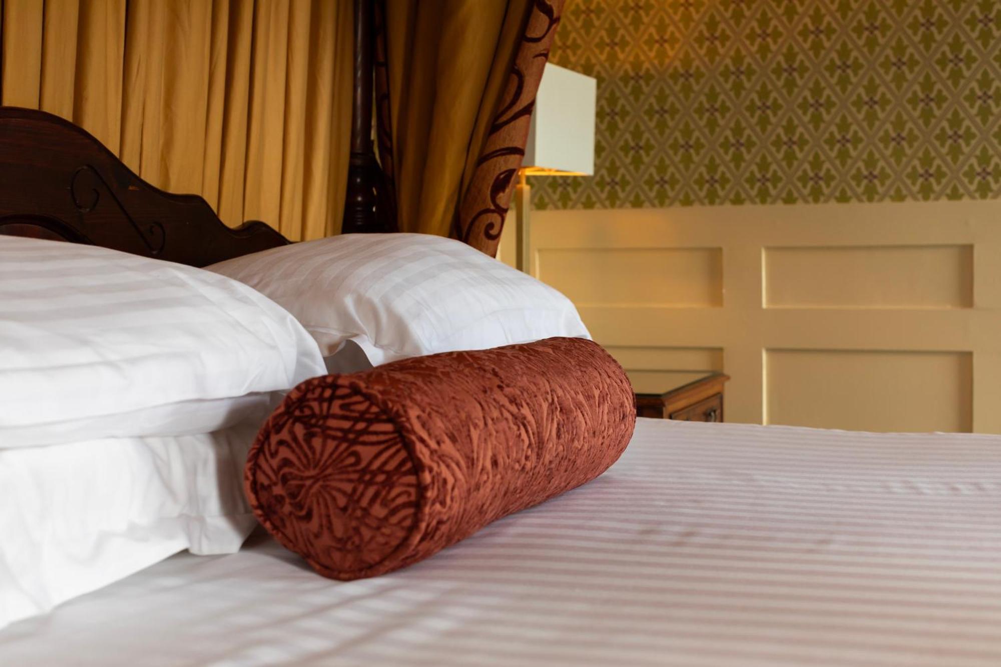 Super King Four Poster Room,1676729973:JPEG